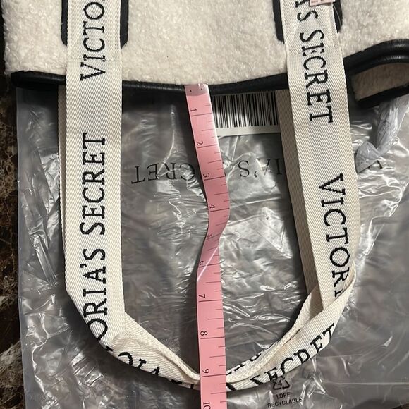 Victoria's Secret Cozy Plush Fleece Tote Zipper Off White Zip Closure NWT - Picture 10 of 13